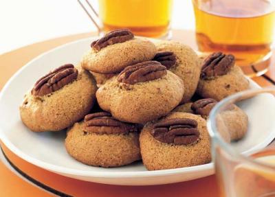 Orange and pecan biscuits | Reader's Digest Asia