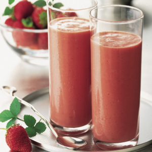 Strawberry and yogurt smoothie | Reader's Digest Asia