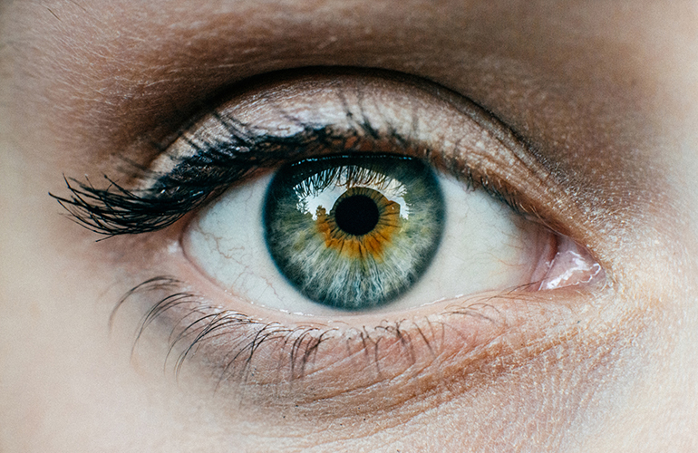 11 signs your eyes could be in danger Reader's Digest Asia